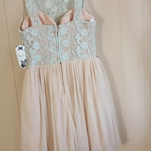 Dress - Picture 9 of 12